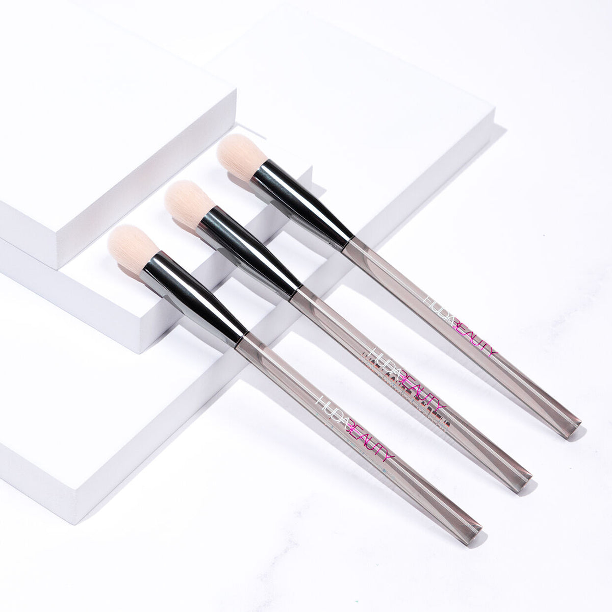 Huda conceal n blend complexion brush – Efs Beauty by Saba