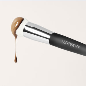 Huda Beauty - Easy Blur Base Brush