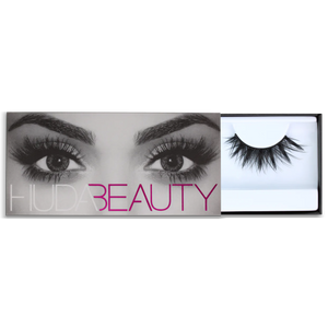 Huda beauty scarlet lashes