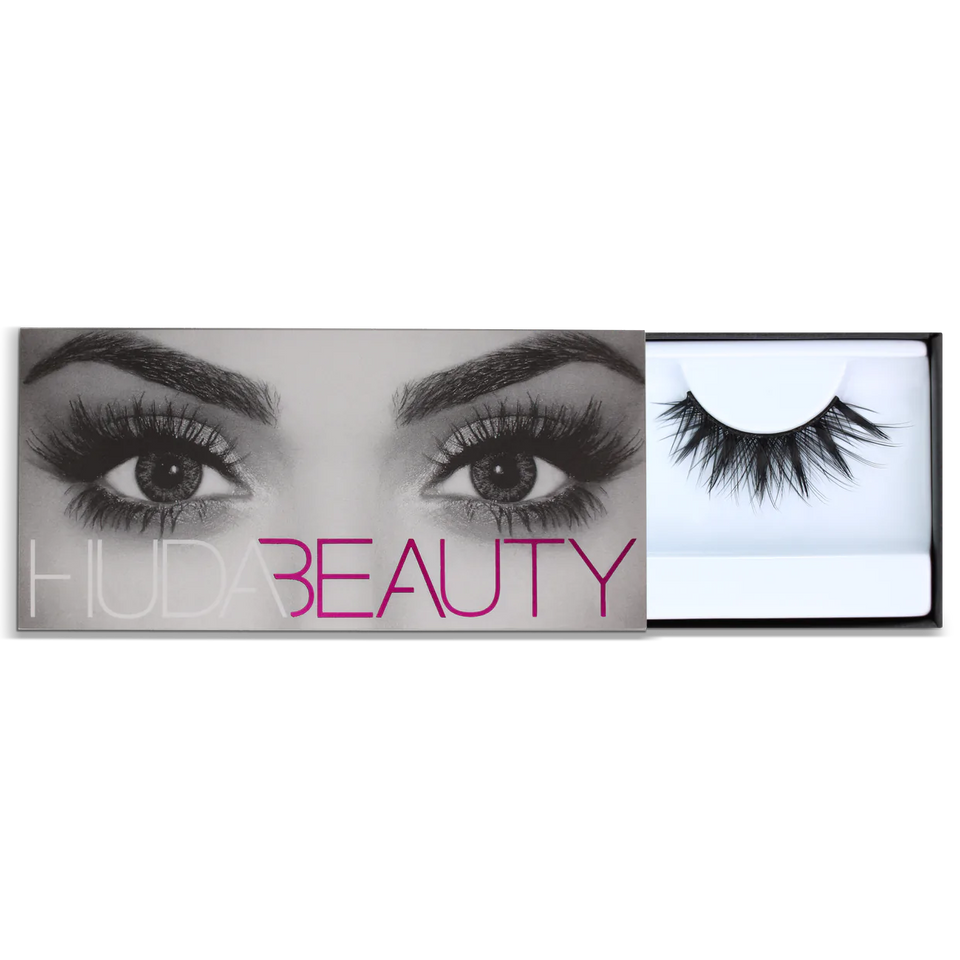 Huda beauty scarlet lashes