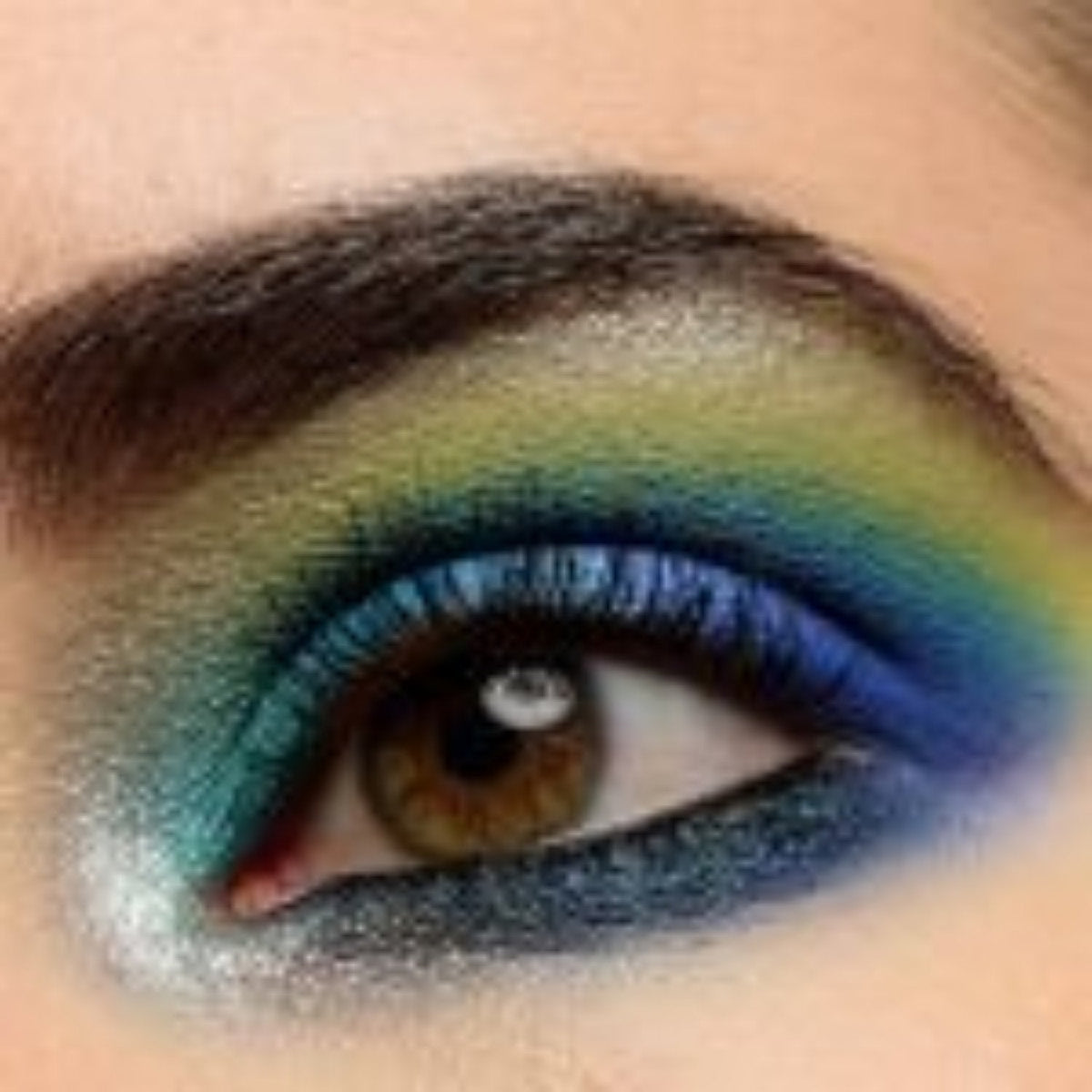 Huda beauty sapphire obsession palette